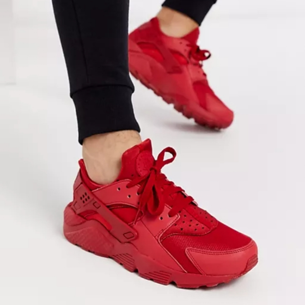 WOMENS NIKE HUARACHE AIR (6.5)